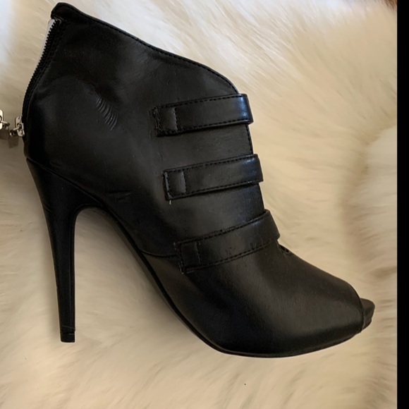 GUESS Black Leather Buckle High Heel Bootie Shoes Women’s NWOT Size 7 - Picture 5 of 12